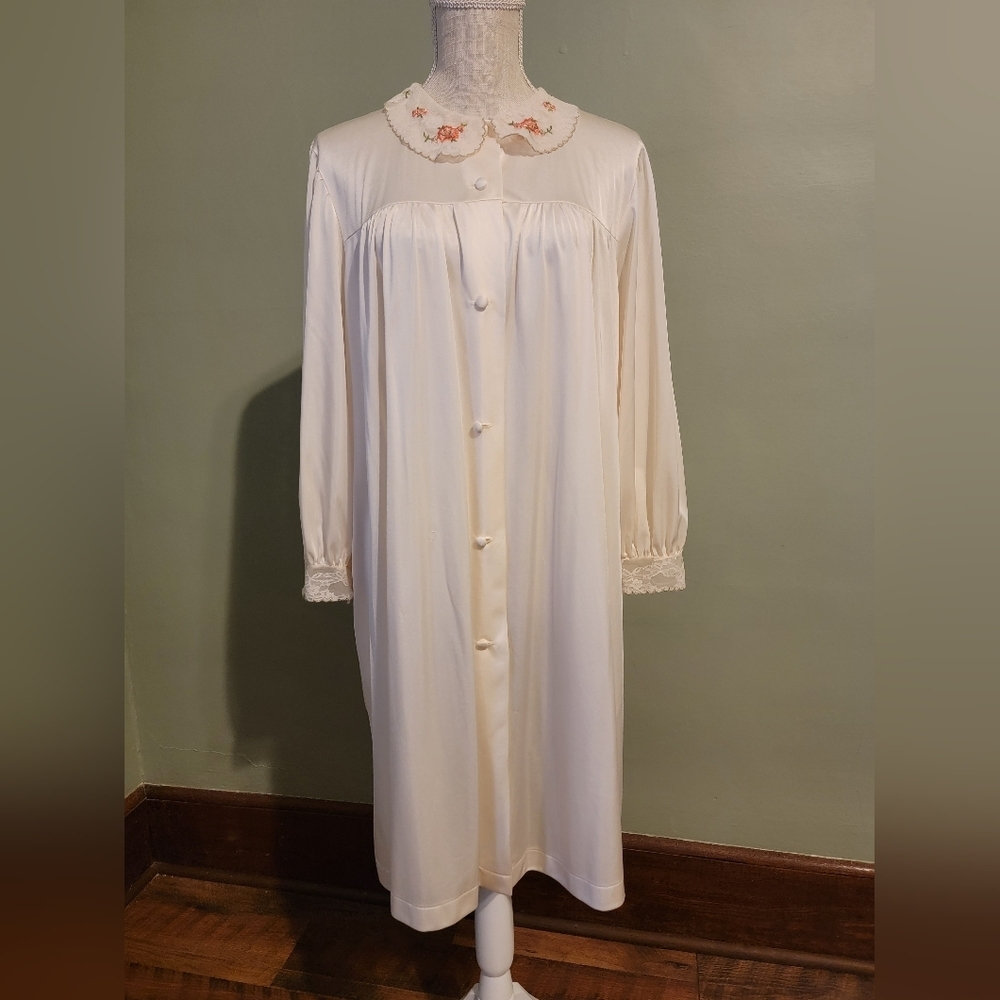 Vintage Cream Ivory Lorraine Robe Nightgown Woman Large Embroidery Neck A0